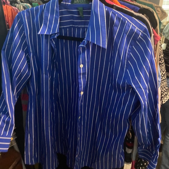 Button up - Picture 1 of 1